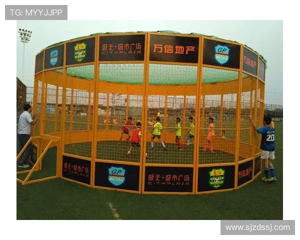 铁笼足球争霸赛：力量与灵巧的双重奏